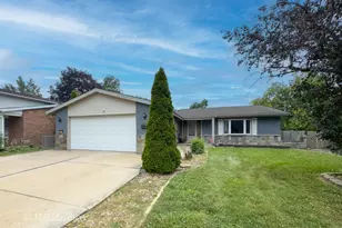 1100 S Cherrywood Dr S, Mount Prospect, IL 60056 - Photo 1