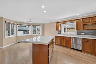 6013 N Emerson St, Rosemont, IL 60018 - Photo 9