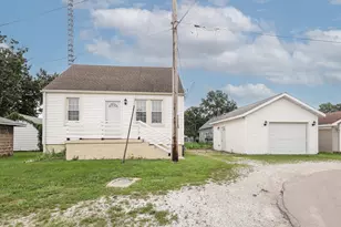 1012 1/2 W Lafayette St, Ottawa, IL 61350 - Photo 1