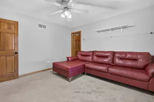 938 Stonehaven Ct, Elgin, IL 60124 - Photo 35