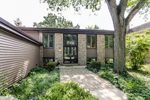 245 Montclare Ln, Wood Dale, IL 60191 - Photo 3