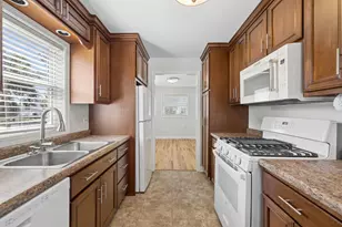 940 Mckinley Ct, Lockport, IL 60441 - Photo 9