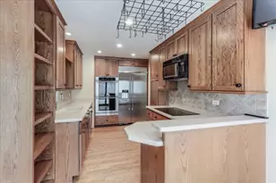 244 Hickory Ln, Lake Barrington, IL 60010 - Photo 11