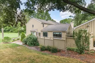 244 Hickory Ln, Lake Barrington, IL 60010 - Photo 3