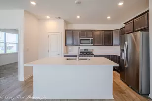 930 Fitzwilliam Wy, North Aurora, IL 60542 - Photo 31