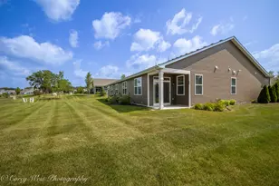 930 Fitzwilliam Wy, North Aurora, IL 60542 - Photo 5