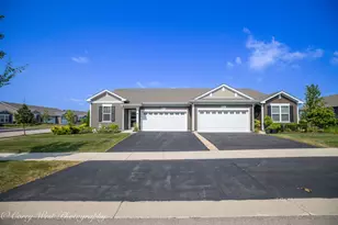 930 Fitzwilliam Wy, North Aurora, IL 60542 - Photo 3