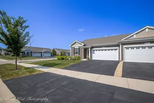 930 Fitzwilliam Wy, North Aurora, IL 60542 - Photo 11