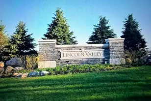 930 Fitzwilliam Wy, North Aurora, IL 60542 - Photo 5
