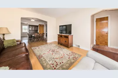 5950 W Foster Avenue, Chicago, IL 60630 - Photo 3
