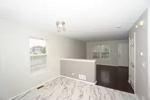2017 Grayhawk Dr, Aurora, IL 60503 - Photo 7