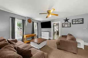 221 Castle St, Sandwich, IL 60548 - Photo 7