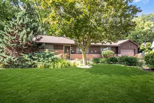 10 Hollycourt Terrace, Lake Zurich, IL 60047 - Photo 1