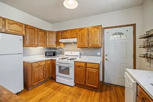 3548 W Belle Plaine Ave, Chicago, IL 60618 - Photo 5