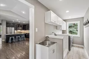 634 Indian Path Rd, Grayslake, IL 60030 - Photo 11