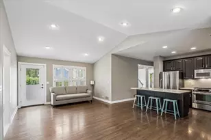634 Indian Path Rd, Grayslake, IL 60030 - Photo 9