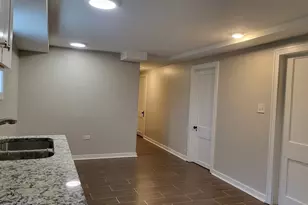 827 W 33rd Pl, Chicago, IL 60608 - Photo 3