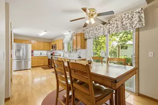 14 W Country Walk Dr, Round Lake Beach, IL 60073 - Photo 15