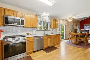 14 W Country Walk Dr, Round Lake Beach, IL 60073 - Photo 9