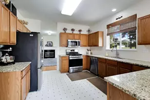 1819 Krowka Dr, Des Plaines, IL 60018 - Photo 7