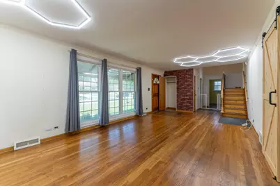 425 S Clarendon Avenue, Addison, IL 60101 - Photo 13