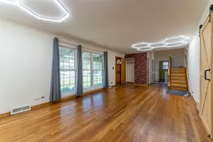 425 S Clarendon Ave, Addison, IL 60101 - Photo 13