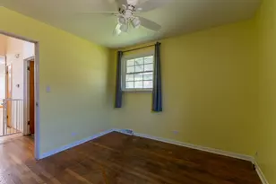 425 S Clarendon Ave, Addison, IL 60101 - Photo 17