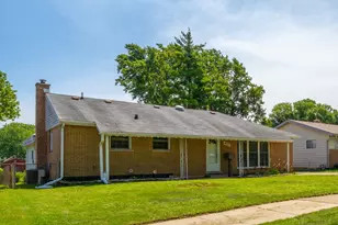 425 S Clarendon Ave, Addison, IL 60101 - Photo 1