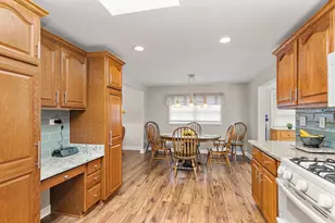 101 S Cedarcrest Dr, Schaumburg, IL 60193 - Photo 11