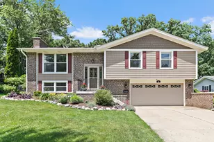 101 S Cedarcrest Dr, Schaumburg, IL 60193 - Photo 1