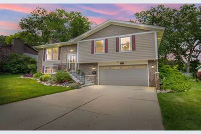 101 S Cedarcrest Drive, Schaumburg, IL 60193 - Photo 3