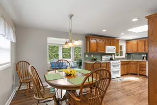 101 S Cedarcrest Dr, Schaumburg, IL 60193 - Photo 9