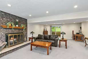 101 S Cedarcrest Dr, Schaumburg, IL 60193 - Photo 25