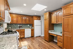 101 S Cedarcrest Dr, Schaumburg, IL 60193 - Photo 13