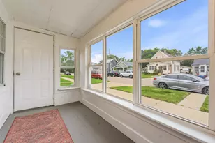 523 Batavia Ave, Aurora, IL 60506 - Photo 3