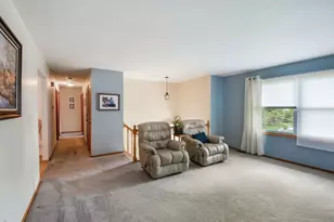 706 Greenbriar Ln, Lindenhurst, IL 60046 - Photo 3