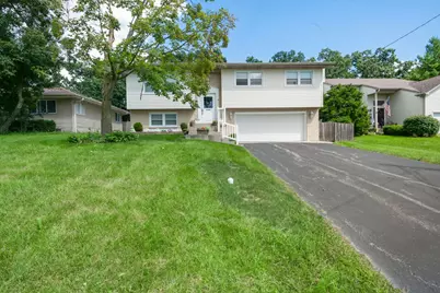 706 Greenbriar Lane, Lindenhurst, IL 60046 - Photo 1