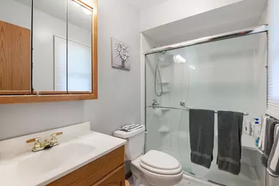 706 Greenbriar Lane, Lindenhurst, IL 60046 - Photo 9
