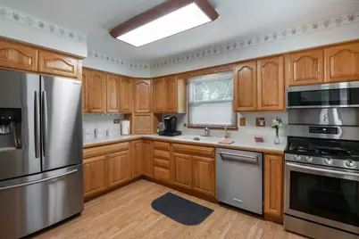 706 Greenbriar Lane, Lindenhurst, IL 60046 - Photo 5