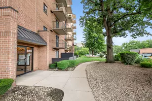 5980 Lake Bluff Dr, Tinley Park, IL 60477 - Photo 3