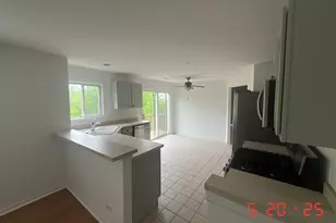 1429 Meadowsedge Ln, Carpentersville, IL 60110 - Photo 5