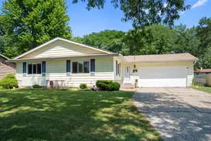 873 Yorkshire Ln, Crystal Lake, IL 60014 - Photo 1