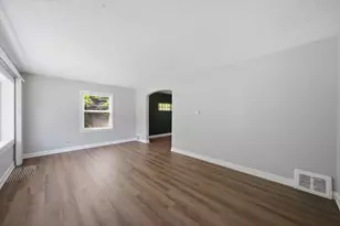 10122 S Luella Ave, Chicago, IL 60617 - Photo 3