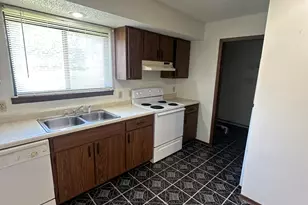 912 Pomona Dr, Champaign, IL 61822 - Photo 5