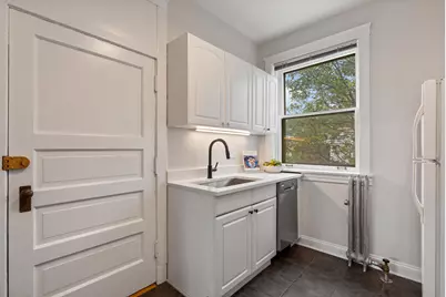 1469 W Berteau Avenue #303, Chicago, IL 60613 - Photo 11