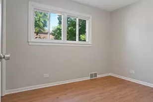 8156 Knox Ave, Skokie, IL 60076 - Photo 21