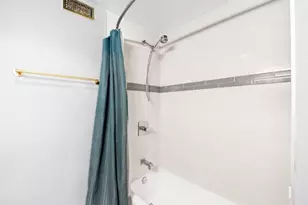 4250 N Marine Dr, Chicago, IL 60613 - Photo 11