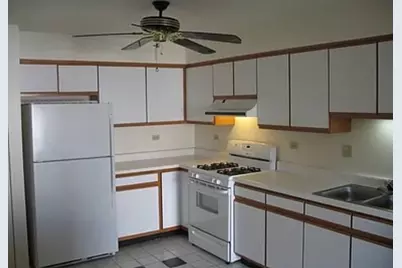 995 S Pinetree Circle #995, Buffalo Grove, IL 60089 - Photo 3