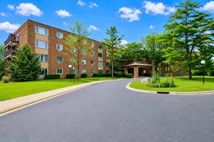 1500 Robin Cir, Hoffman Estates, IL 60194 - Photo 1