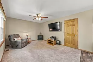 1253 Evergreen Dr, Carol Stream, IL 60188 - Photo 19